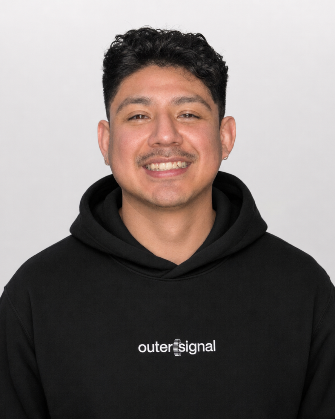 Mario Hernandez headshot